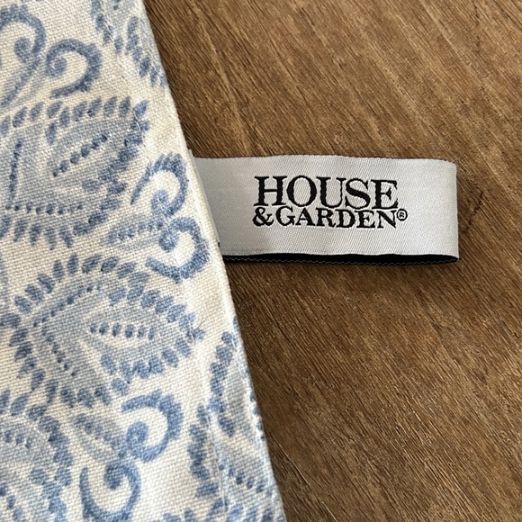 House & Garden Table Runner - Picture 3 of 6